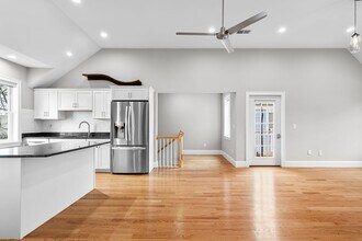 6 Peter Parley Rd, Unit 3 in Boston, MA - Foto de edificio - Building Photo