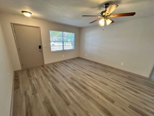 12092 Aurora Ct in Largo, FL - Foto de edificio - Building Photo