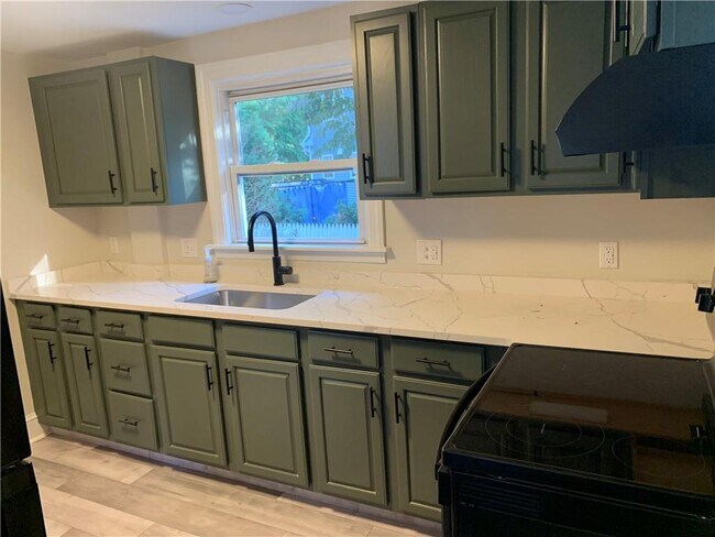 5 Maple Ct in Smithfield, RI - Building Photo - Building Photo