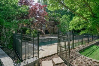 2850 Cravey Dr NE in Atlanta, GA - Building Photo - Building Photo