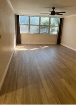 9001 SW 77th Ave in Miami, FL - Building Photo