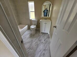 675 Tallow St in Onalaska, TX - Foto de edificio - Building Photo