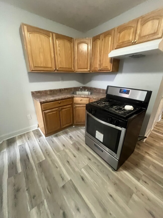 265 Sherman Ave, Unit 7