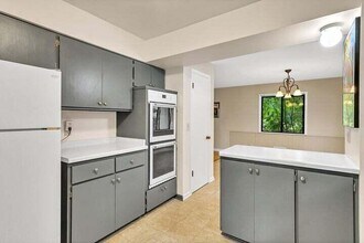 1422 S River Rd in New Berlin, WI - Building Photo - Building Photo