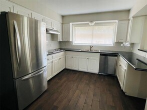 10215 Belfast Rd in La Porte, TX - Building Photo - Building Photo