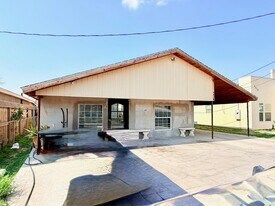 4416 Flores Ave in Laredo, TX - Building Photo