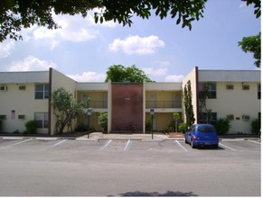 Golden Palms Apartments in Margate, FL - Building Photo - Building Photo