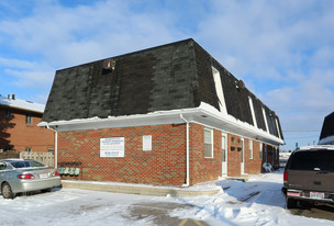 4670 Hilton Ave in Columbus, OH - Building Photo