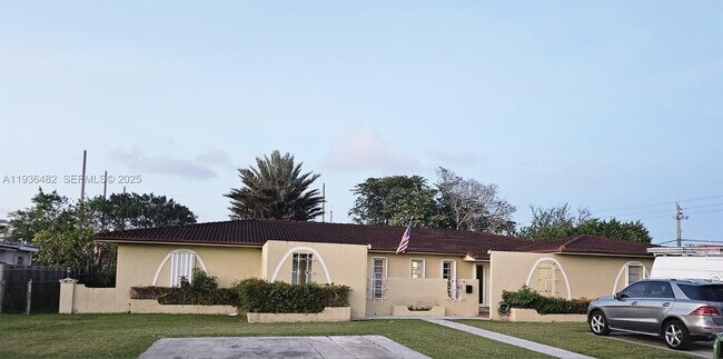 9721 SW 37th Terrace in Miami, FL - Building Photo - Building Photo