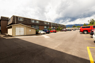 Fountain Oaks in Colorado Springs, CO - Building Photo - Building Photo