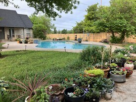 1916 Nighthawk Dr in Edmond, OK - Building Photo