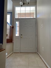 5708 Governors Pond Cir in Alexandria, VA - Foto de edificio - Building Photo