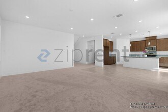8088 Monterey Pebble Wy in Elk Grove, CA - Building Photo - Building Photo
