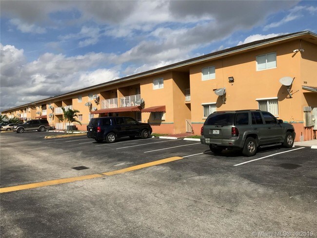 2985 W 80th St-Unit -112 in Hialeah Gardens, FL - Building Photo - Building Photo