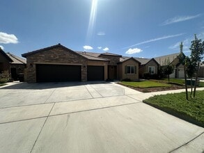 2347 Chianti Wy in Hanford, CA - Building Photo - Building Photo