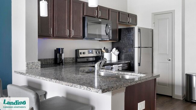 225 Walden Village Ln in Nashville, TN - Foto de edificio - Building Photo