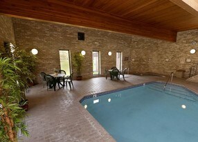 The Parkshore Apartments of Arden Hills in Arden Hills, MN - Building Photo