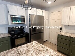 1528 Sunview Dr in Ogden, UT - Building Photo - Building Photo