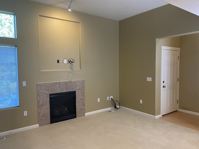 10789 SW Canterbury Ln in Portland, OR - Building Photo - Building Photo