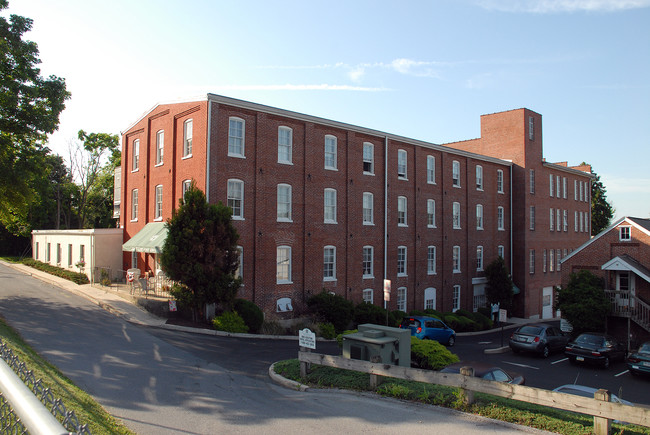 John F. Lutz Apartments in Reading, PA - Foto de edificio - Building Photo