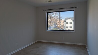 6431 Richmond Hwy, Unit 201 in Alexandria, VA - Building Photo - Building Photo