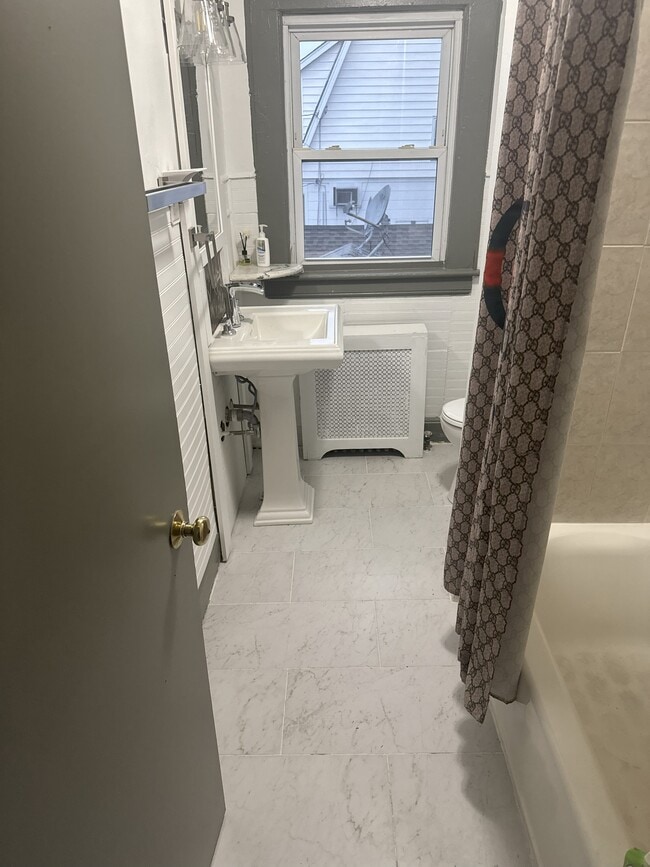 191 Hollywood Ave, Unit 2