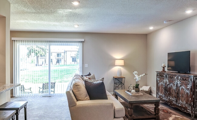 Midtown Square Apartment Homes by Callio Properties in Red Bank, TN - Foto de edificio - Building Photo