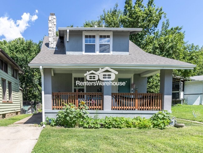 property at 2923 Parkwood Blvd