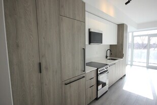 Highland Commons in Toronto, ON - Building Photo