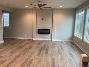 5440 154th Ct in Urbandale, IA - Foto de edificio - Building Photo