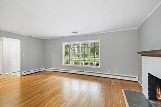 33 Wildwood Rd in Katonah, NY - Building Photo - Building Photo