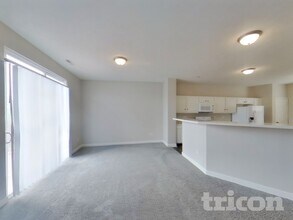 8112 Cole Wood Blvd in Indianapolis, IN - Foto de edificio - Building Photo