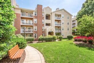 Sawyer Flats in Gaithersburg, MD - Foto de edificio - Building Photo