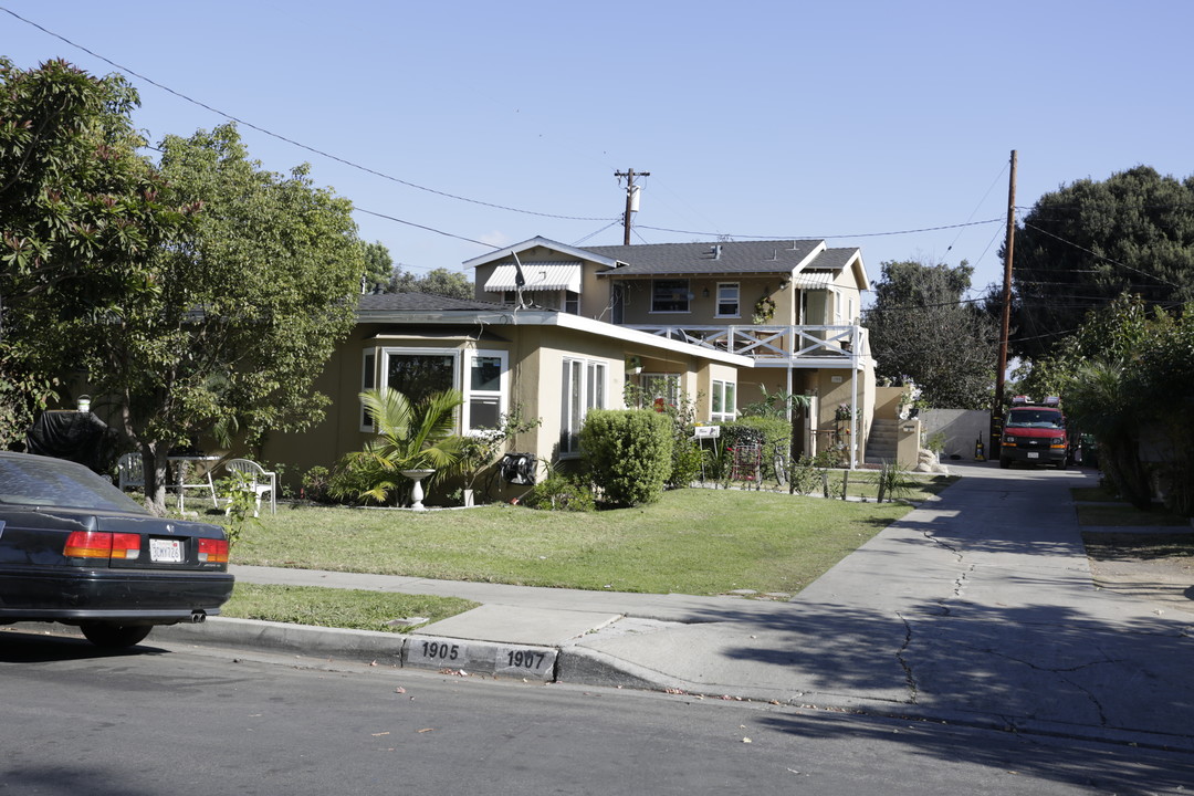 1907 Rousselle St in Santa Ana, CA - Building Photo