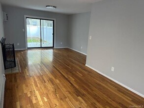 14 Pequot Ave in Port Washington, NY - Building Photo - Building Photo