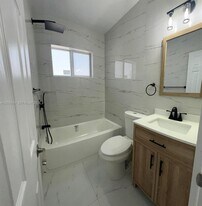 2041 NW 2nd St in Miami, FL - Building Photo