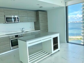 650 NE 32nd St, Unit 3107 in Miami, FL - Building Photo - Building Photo