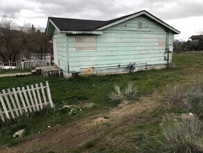 220 Doty St in Klamath Falls, OR - Building Photo - Building Photo