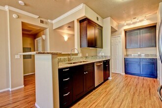 435 W Rio Salado Pkwy, Unit 206 in Tempe, AZ - Building Photo - Building Photo