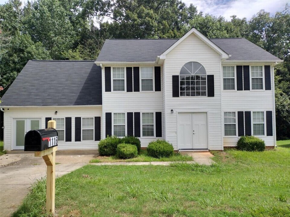 1116 Misty Meadows Ln in Hampton, GA - Building Photo