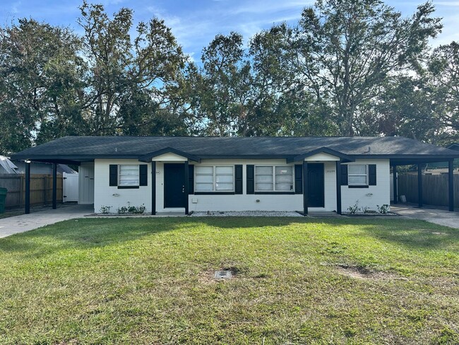 2009 Jobbins Dr in Leesburg, FL - Foto de edificio - Building Photo