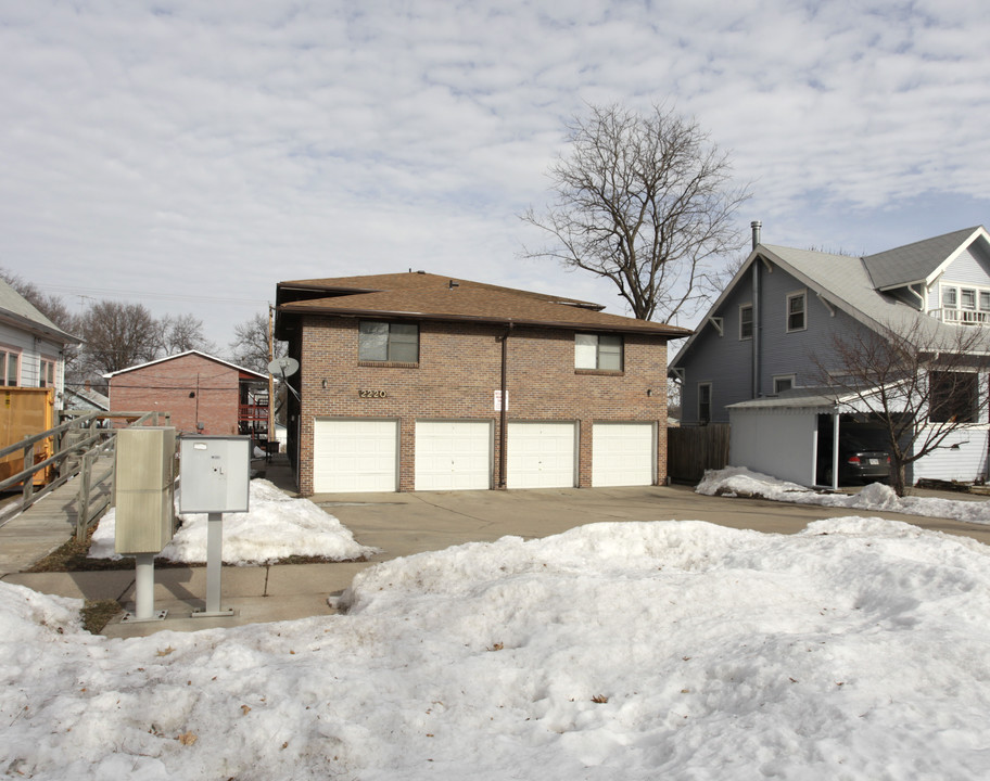 2220 C St in Lincoln, NE - Foto de edificio