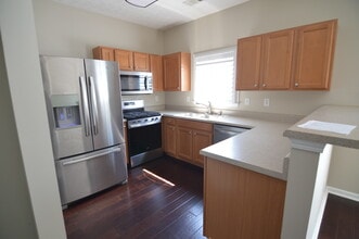 514 Blossom Way in Woodstock, GA - Building Photo - Building Photo