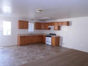 4203 Manor St in Bakersfield, CA - Building Photo - Building Photo