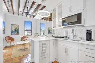235 Sunrise Ave in Palm Beach, FL - Building Photo