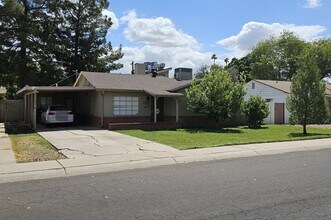 1021 S Una Ave in Tempe, AZ - Building Photo - Building Photo