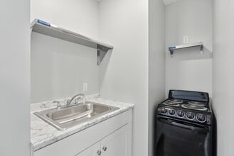 610 Congress St in Portland, ME - Building Photo - Building Photo