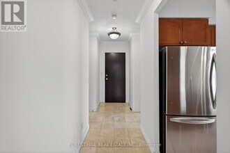 100 Promenade Cir in Vaughan, ON - Building Photo - Building Photo