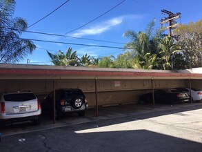 4911 Laurel Canyon Blvd in Valley Village, CA - Building Photo - Building Photo