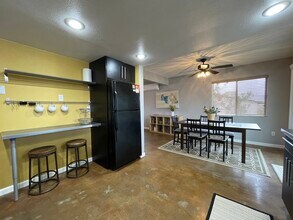 7345 Maude Adams Ave in Twentynine Palms, CA - Foto de edificio - Building Photo